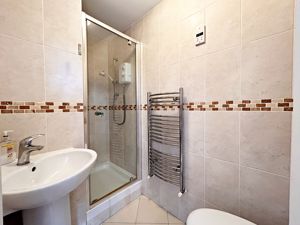 En-suite- click for photo gallery